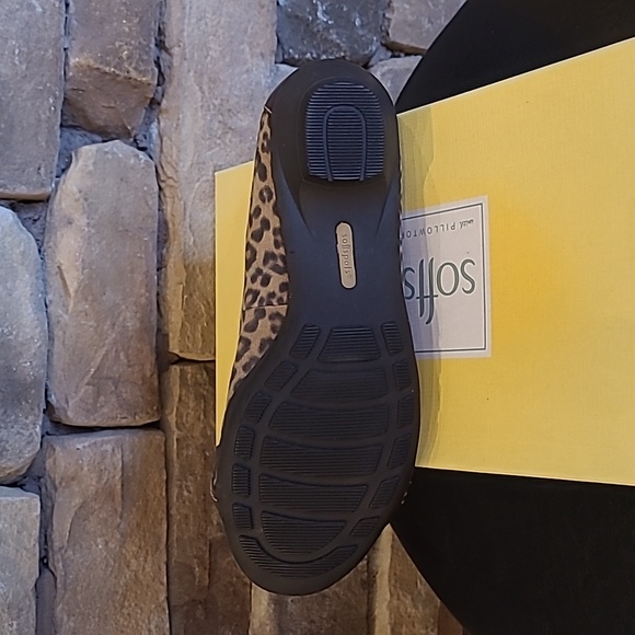 Soft spots Posie Flat in leopard print and size 6.5W - Picture 3 of 4